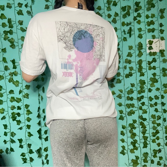 White graphic tee - Picture 8 of 16